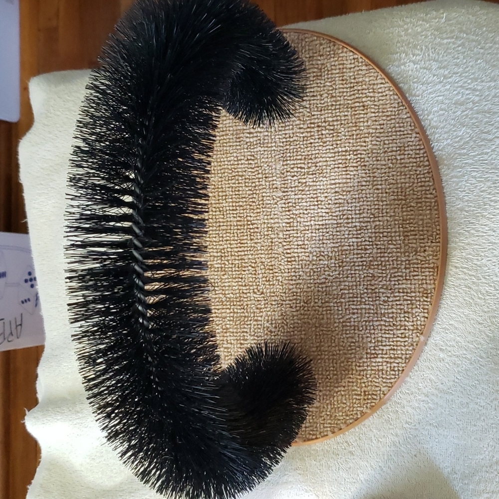 Cat Scratch Arch Self Crooming and Massaging